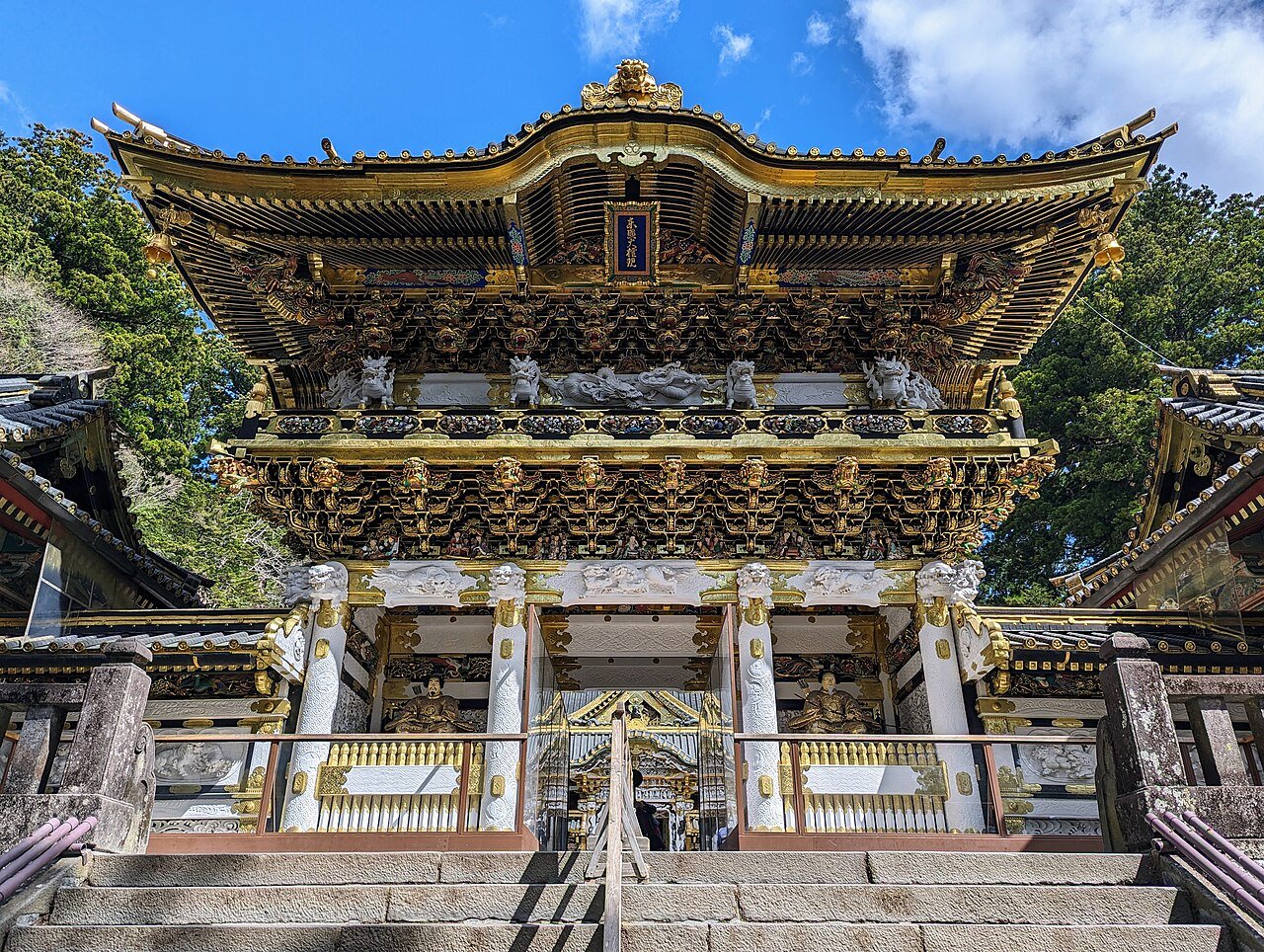 日光東照宮の陽明門の写真。