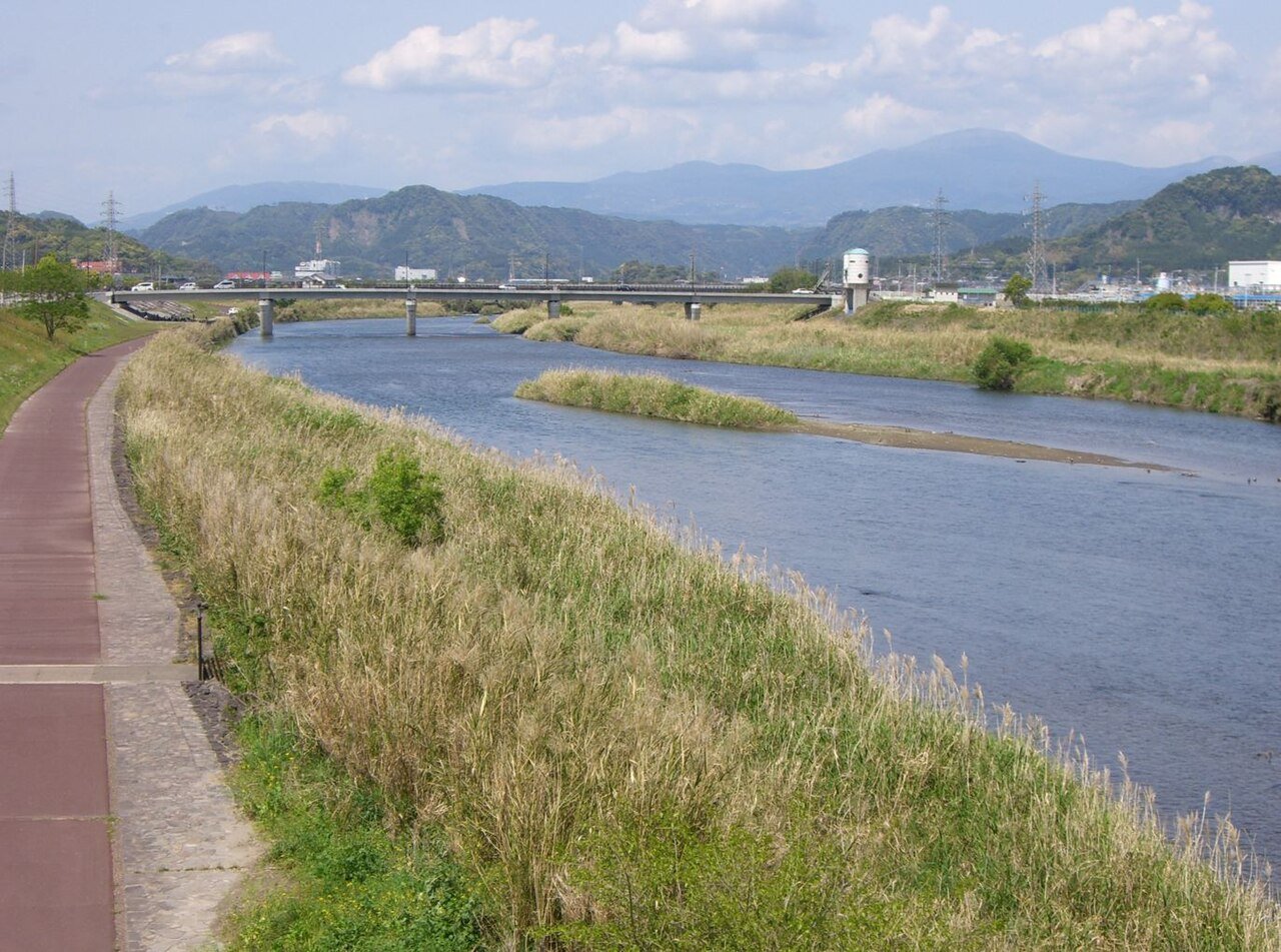 霧島市を流れる天降川の写真。